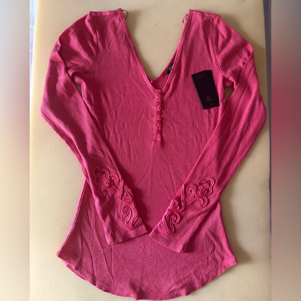 Guess Long Sleeve Waffle Hensley Thermal Front & Back V-Neckline (Small …